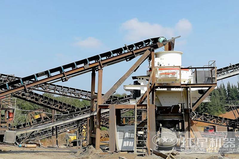 Посетить площадку заказчика комплекта камнедробителей производительностью 300 т / час.